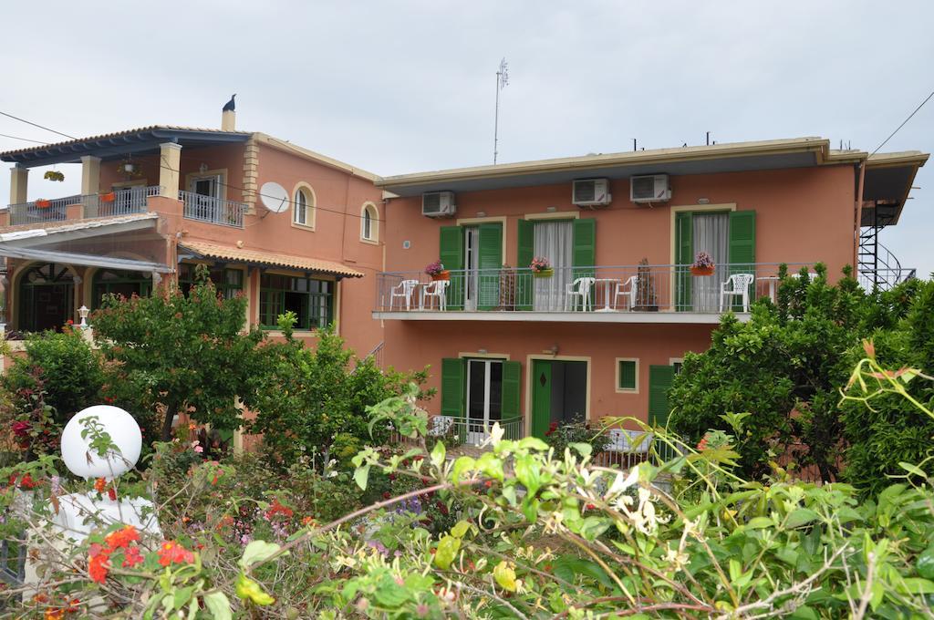 Barbayiannis Studios Moraḯtika Luaran gambar